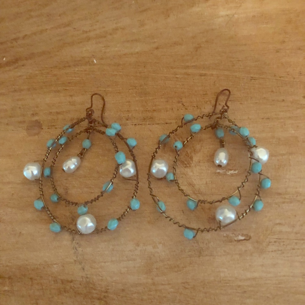 Beaded and wire dangling earrings